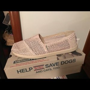 Bobs by sketchers: slip ons (like Toms)